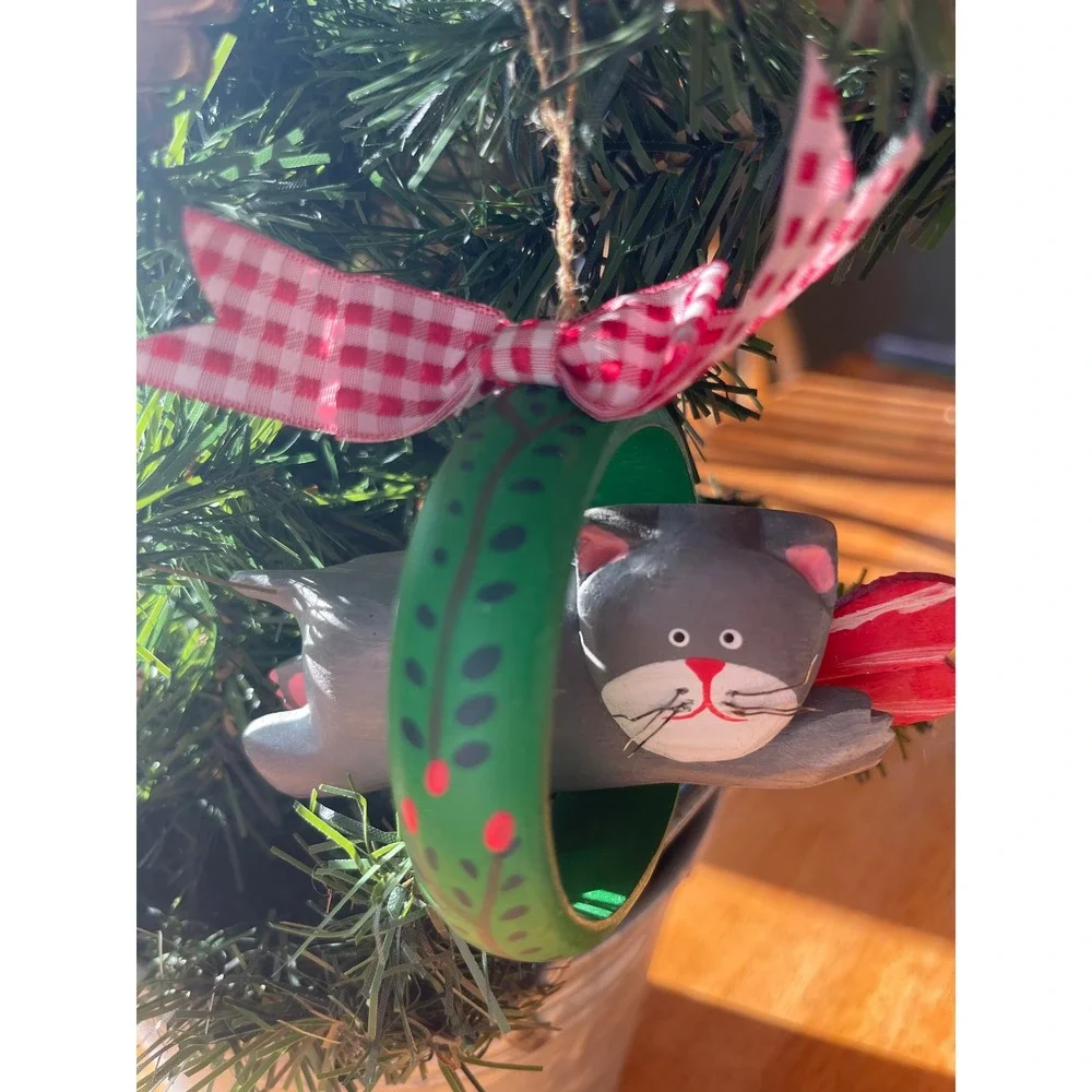 Cat Ornaments Set of 3 Gently Used All have‎ hearts One Resin 2 Wooden